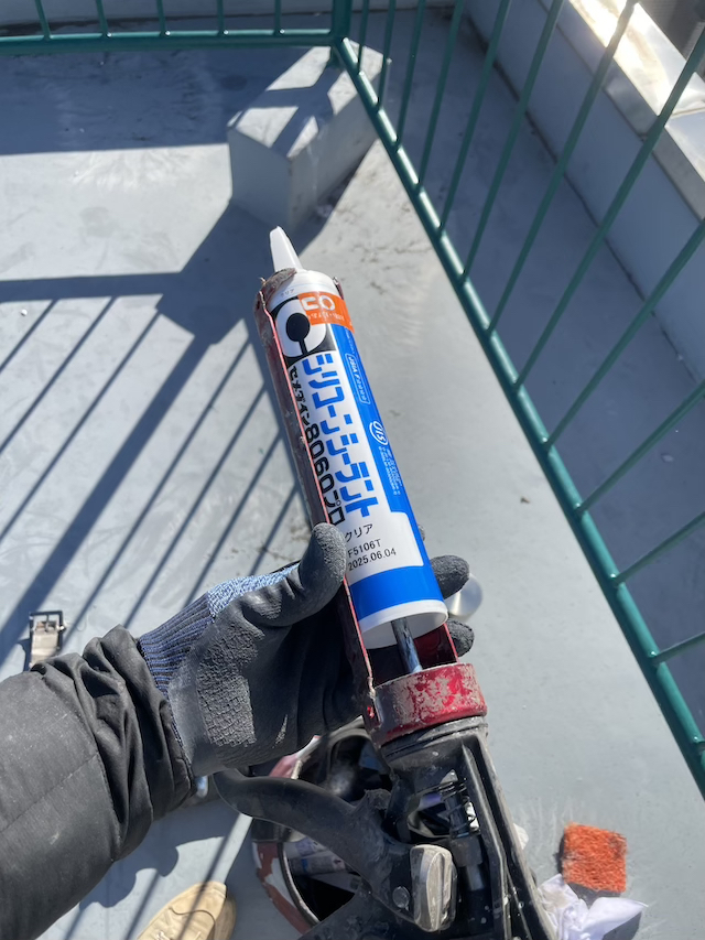 足立区竹ノ塚　ビル笠木　シーリング